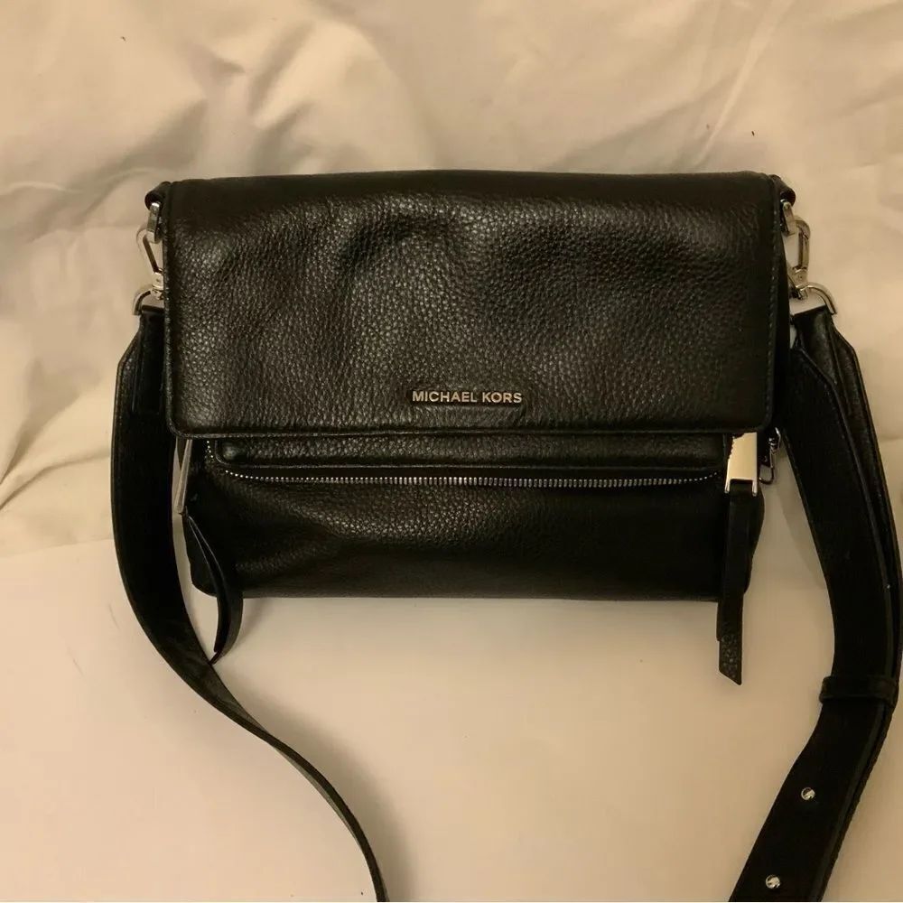 Michael Kors Ezra Medium Messenger Bag Black multiple pockets organizer rare